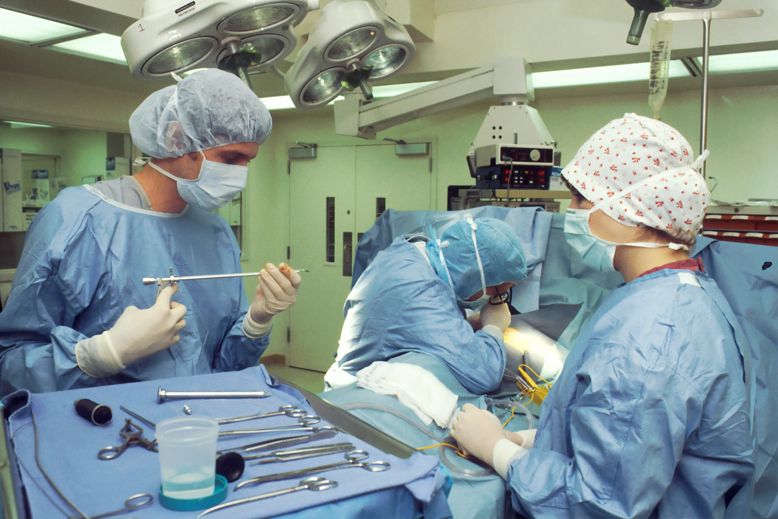 Clinical services coordination and safe equipment workflows in a hospital
